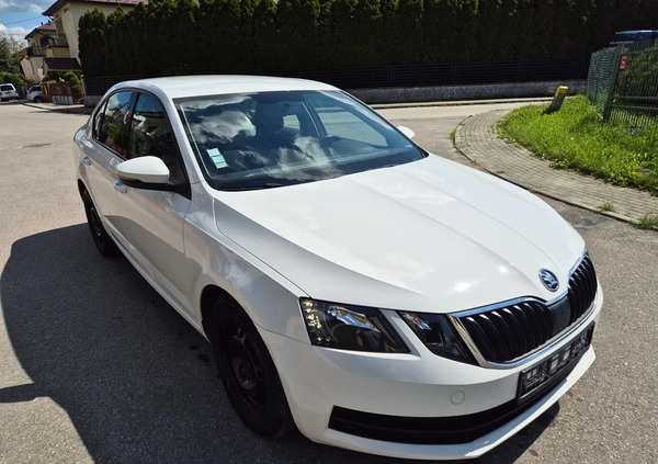 Skoda Octavia cena 37500 przebieg: 219000, rok produkcji 2020 z Tarnów małe 211